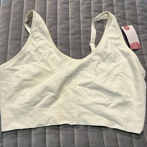 Cacique size 22/24 bralette. New with tags.
